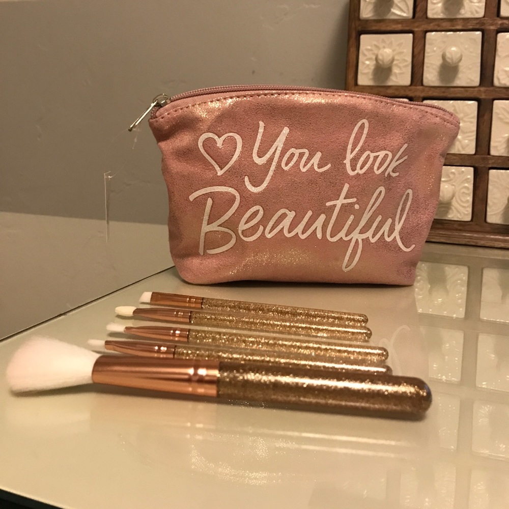 Sparkly makeup bag with 5 makeup brushes
