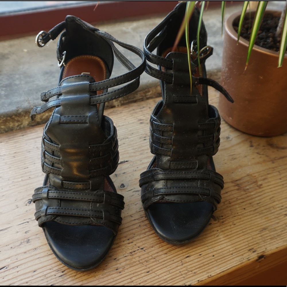 Like new unlisted heels