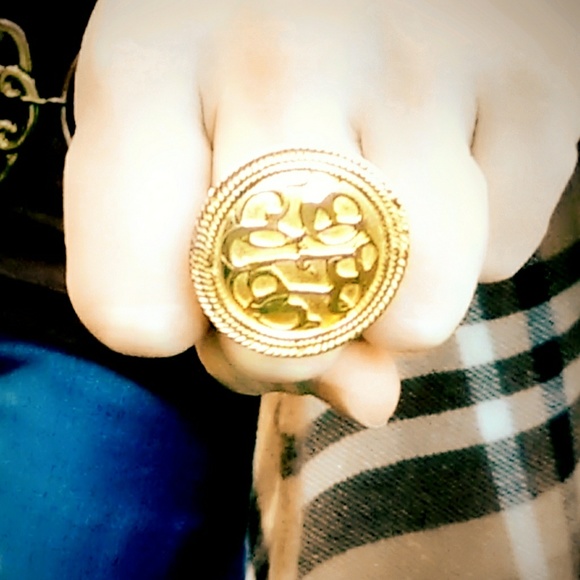 Vintage Rare Gay Boyer Gold Medallion Ring NOS - Picture 2 of 6