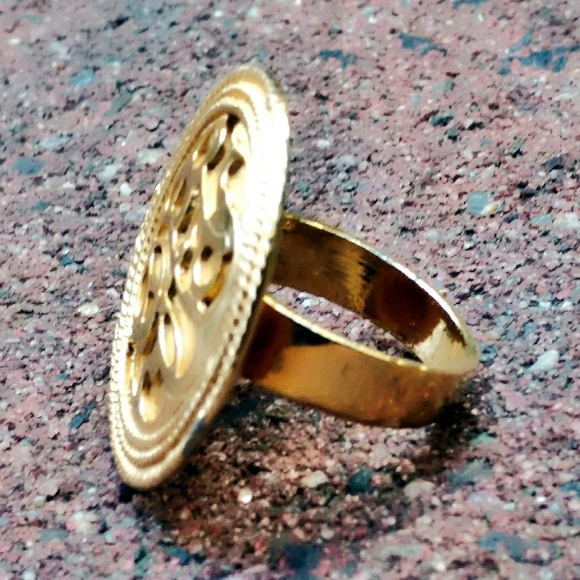 Vintage Rare Gay Boyer Gold Medallion Ring NOS - Picture 4 of 6