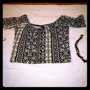 Forever21 black and white patterned croptop
