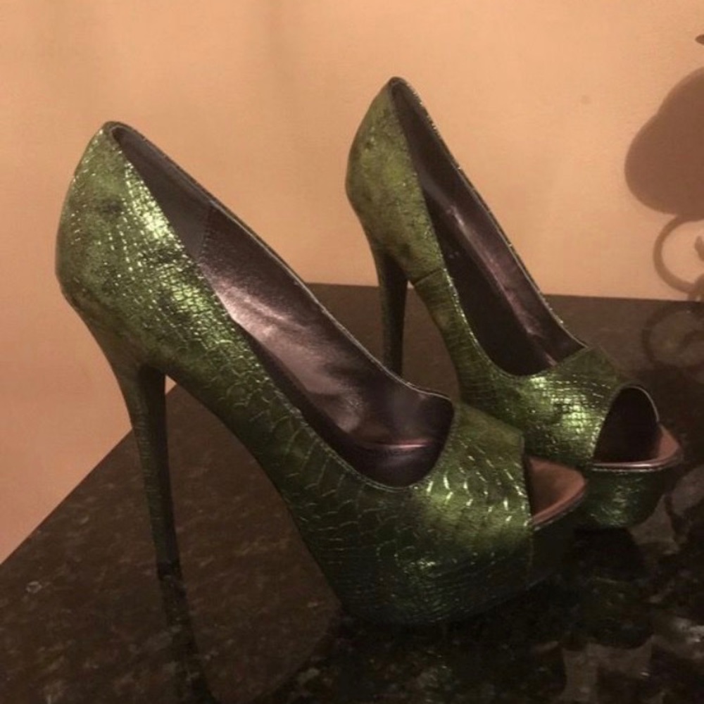 Metallic Green pumps size 9