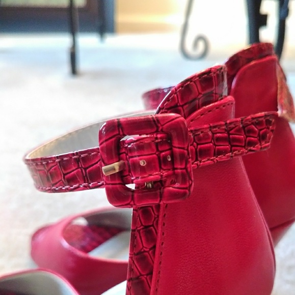 Red Pumps with Ankle Straps - Picture 5 of 7
