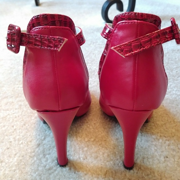 Red Pumps with Ankle Straps - Picture 6 of 7