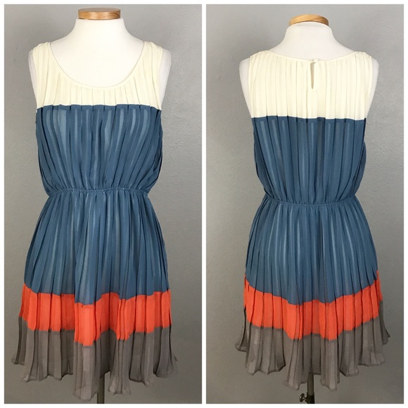 Blu Pepper Dresses & Skirts - Blu Pepper Color Block Periwinkle Pleated Dress