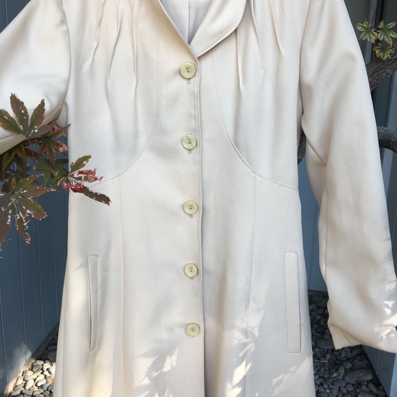 🍃🌸Beautiful Vintage Trench Coat🌸🍃 - Picture 3 of 7