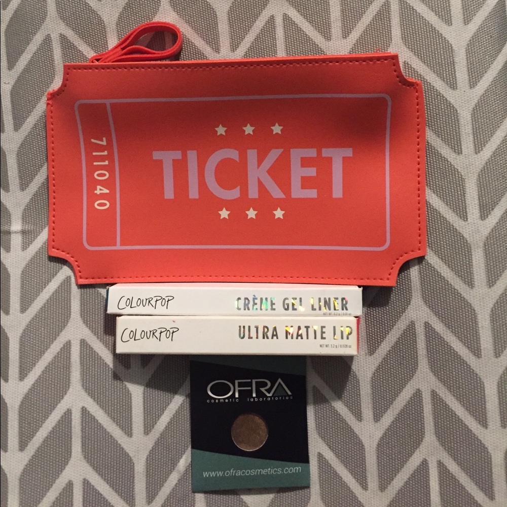 Makeup bundle