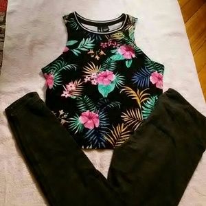 Cute festive croptop. Great for carnivals festival