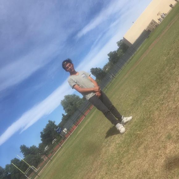 Meet your Posher, Ulises - Picture 1 of 1