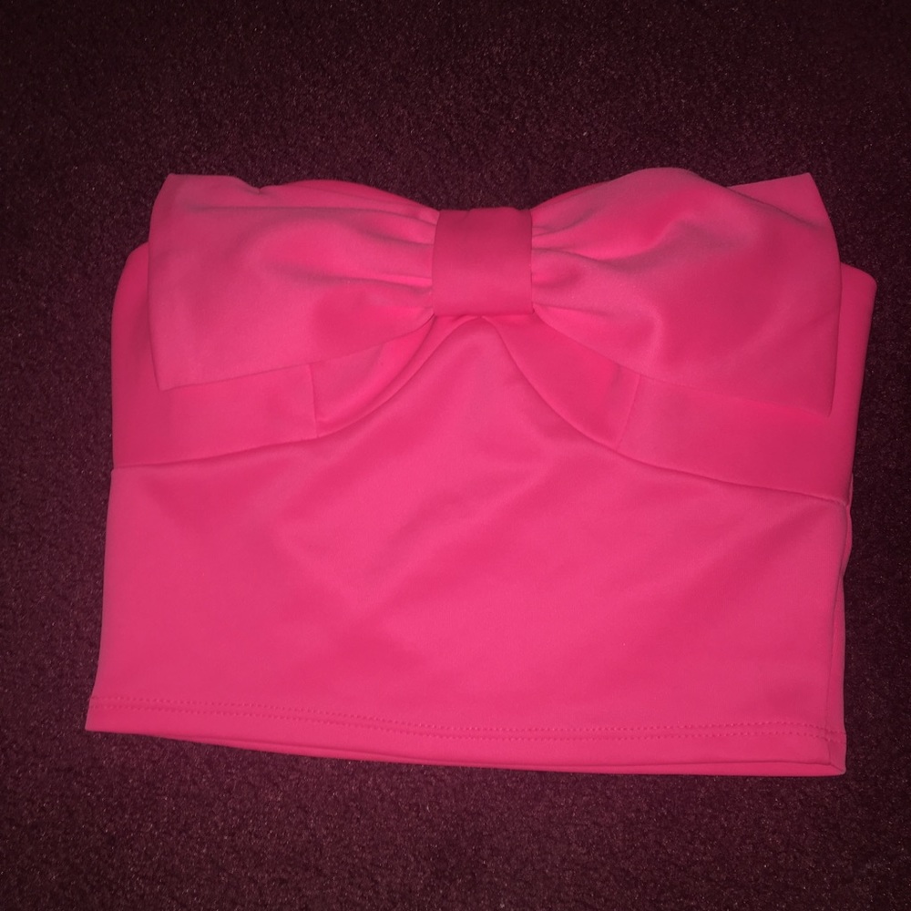 Hot pink crop top with bow💞