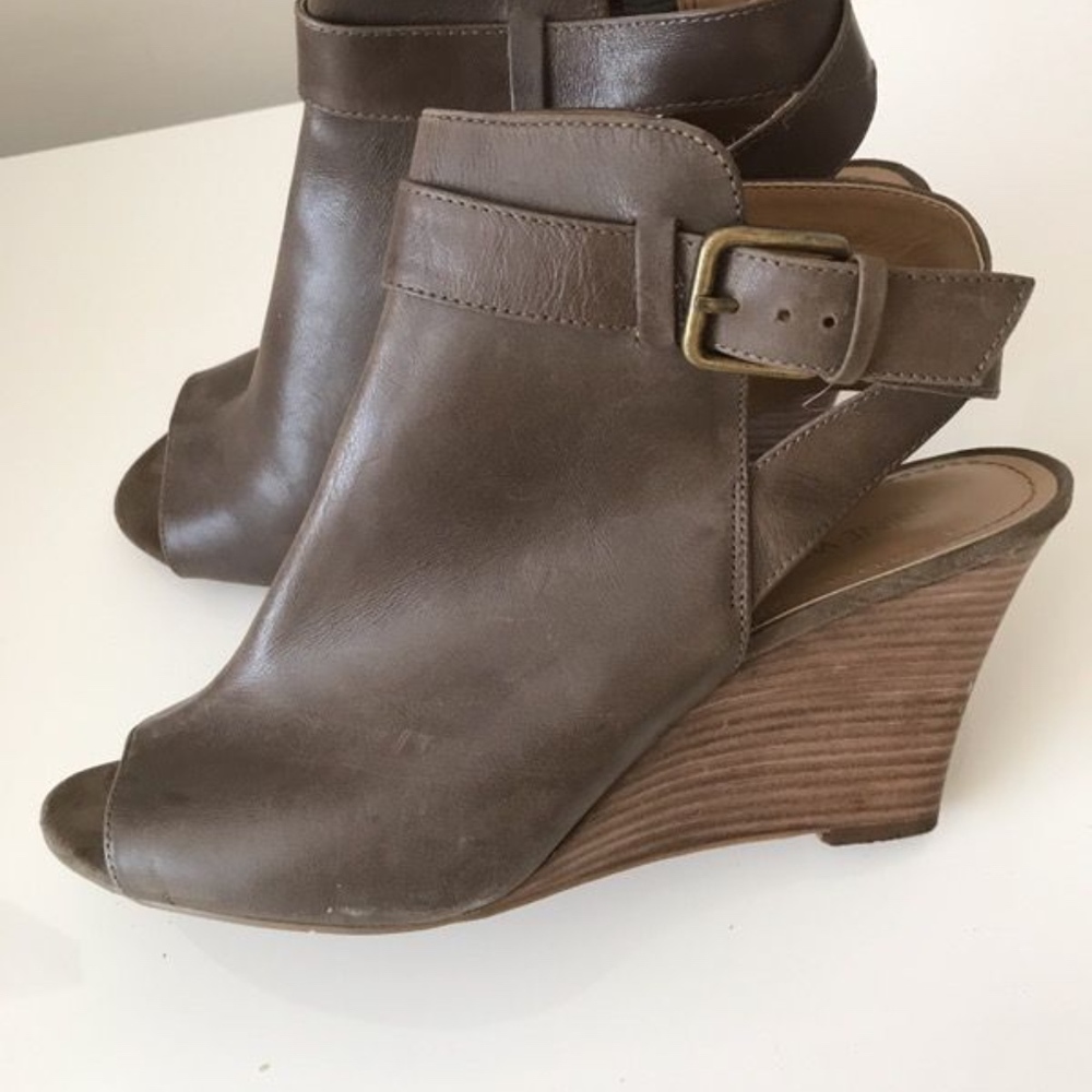 Brown washed color Nine West booties