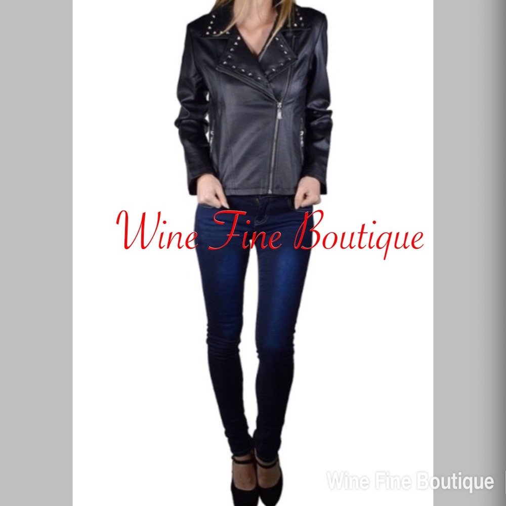 ❤️Black studded leather jacket