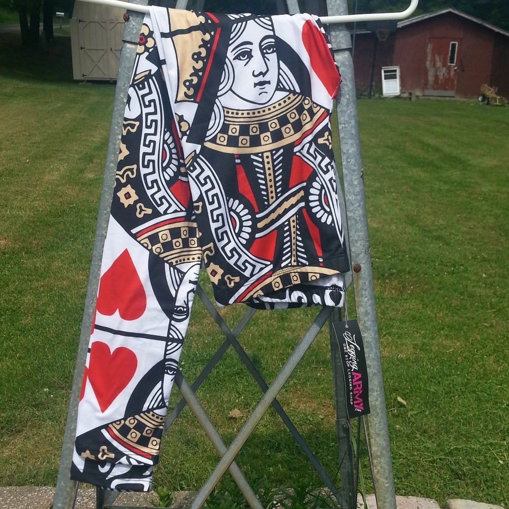 NWT Queen of Hearts ♥️ Sublimation Print Leggings