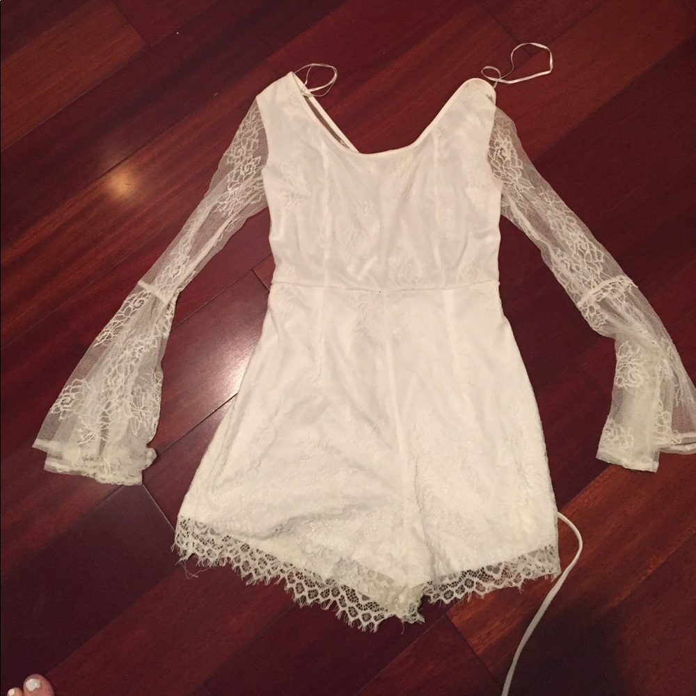 White lace long sleeve romper