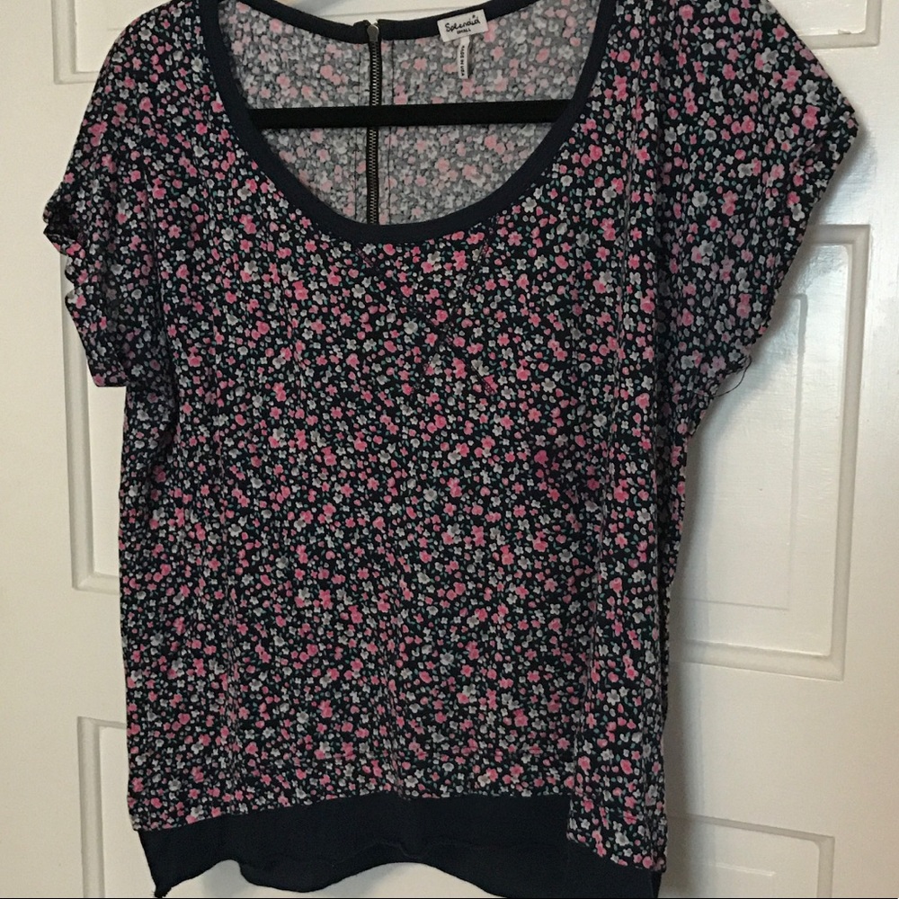 Cute boxy navy floral tee