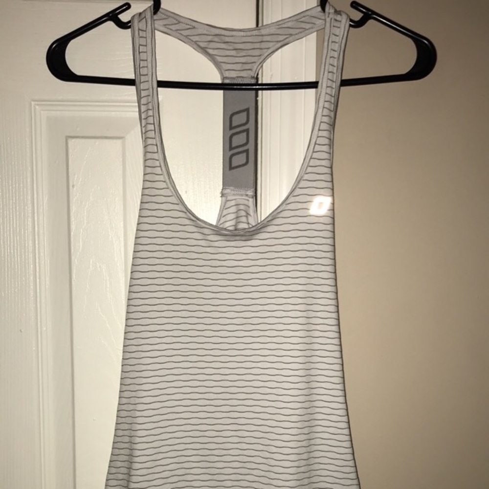 Lorna Jane sports top