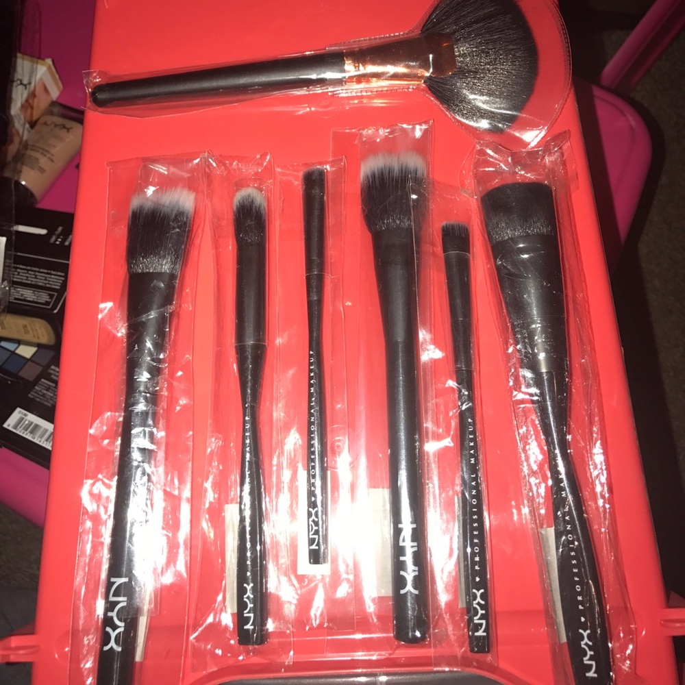 Makeup brushes