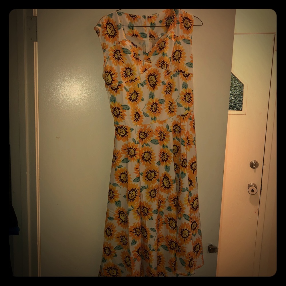 Retro style white dress with yellow sunflowers.