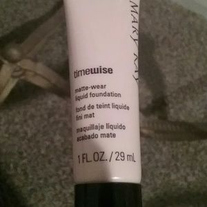 Mary Kay (Ivory 5) Matte Wear Foundation