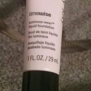 Mary Kay (Ivory 3) Luminous Wear Foundation