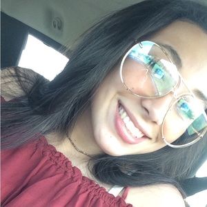 Meet your Posher, Kiana