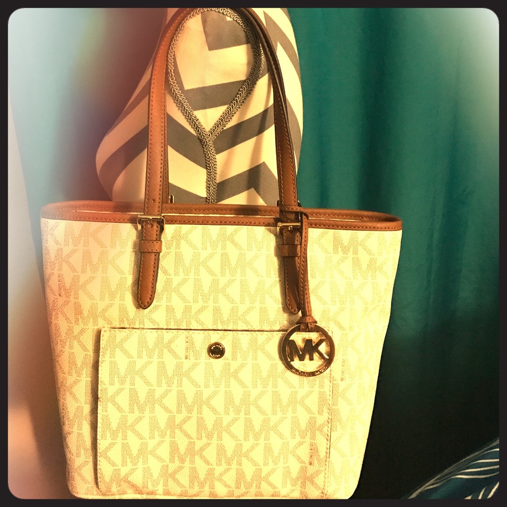Michael Kors Medium Jet Set Zipper Tote