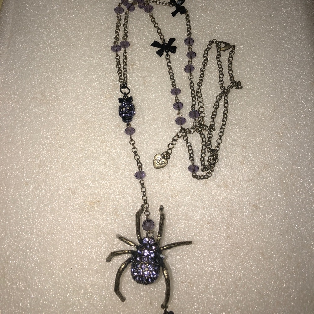Betsey Johnson necklace - Picture 2 of 4
