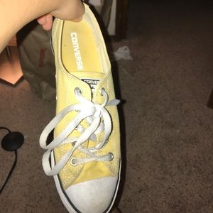 Yellow converse☀️