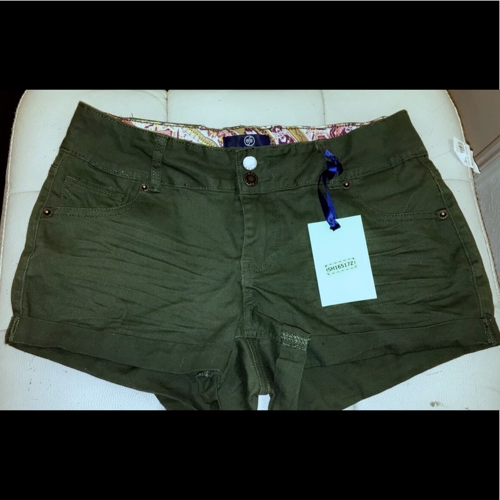 Dark green shorts (NEVER WORN)