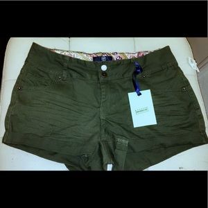 Dark green shorts (NEVER WORN)