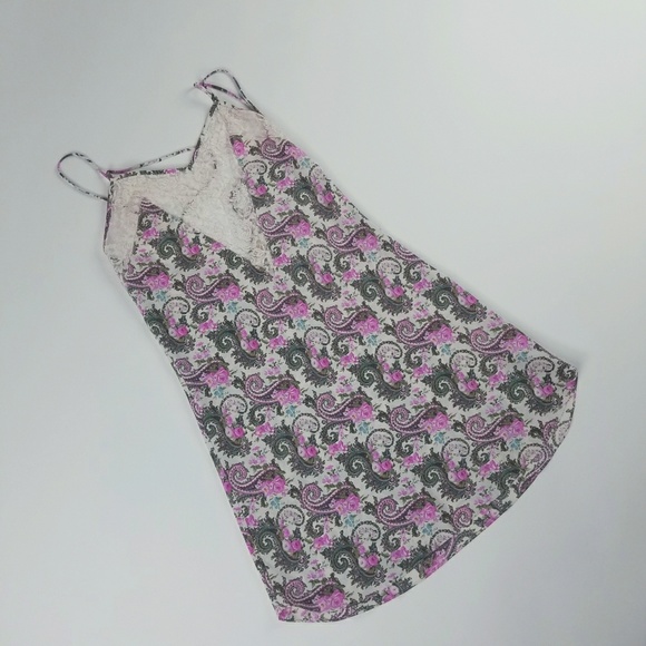 VS Lace Slip - Picture 2 of 4