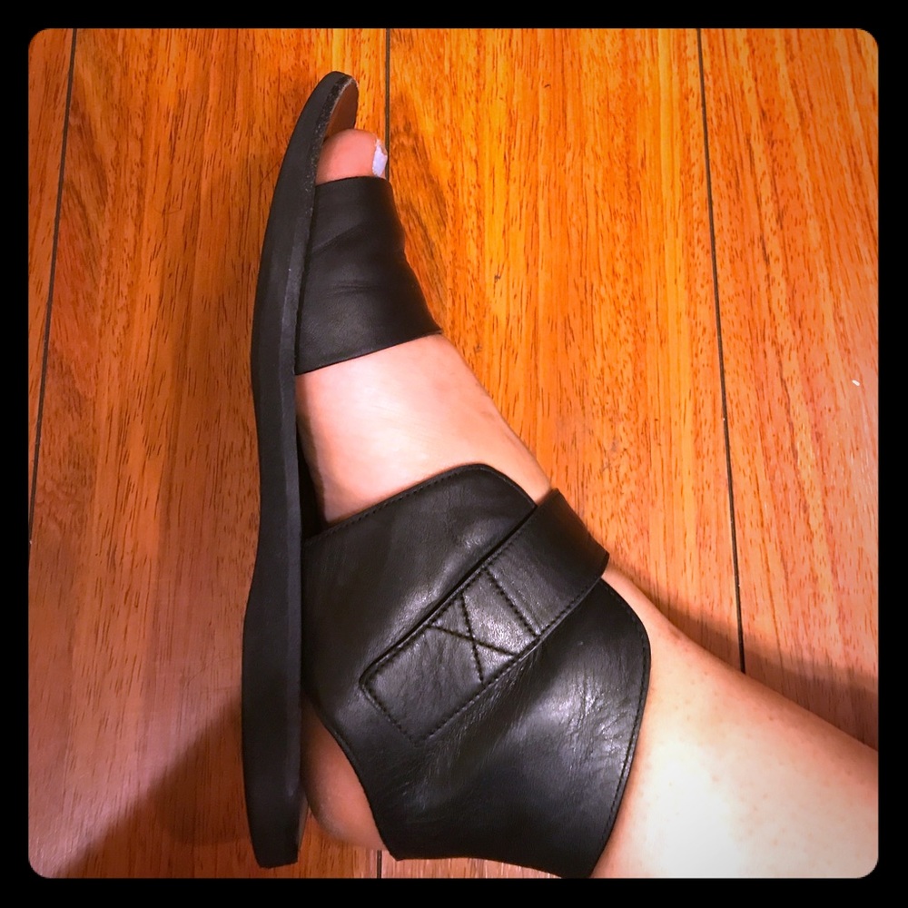 Vince Sandals