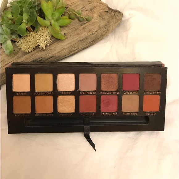 🚫 SOLD 🚫 Modern Renaissance Eyeshadows Palette - Picture 3 of 6