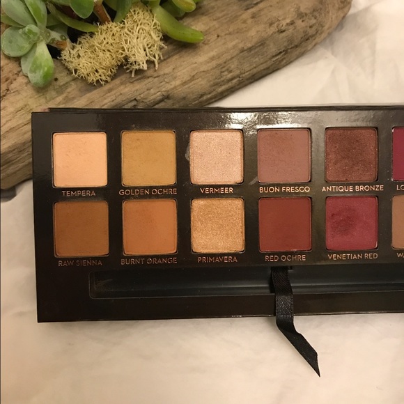 🚫 SOLD 🚫 Modern Renaissance Eyeshadows Palette - Picture 4 of 6
