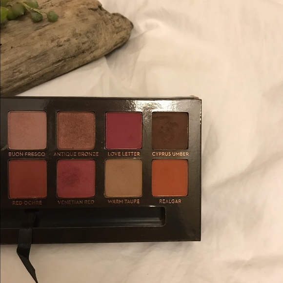 🚫 SOLD 🚫 Modern Renaissance Eyeshadows Palette - Picture 5 of 6