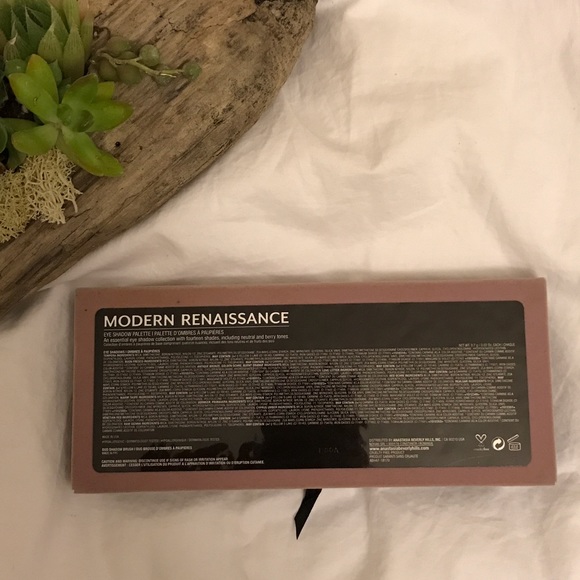 🚫 SOLD 🚫 Modern Renaissance Eyeshadows Palette - Picture 6 of 6