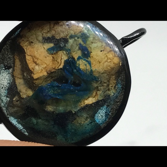 Pendant - Picture 1 of 4