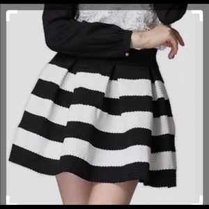 Skirt in black and white