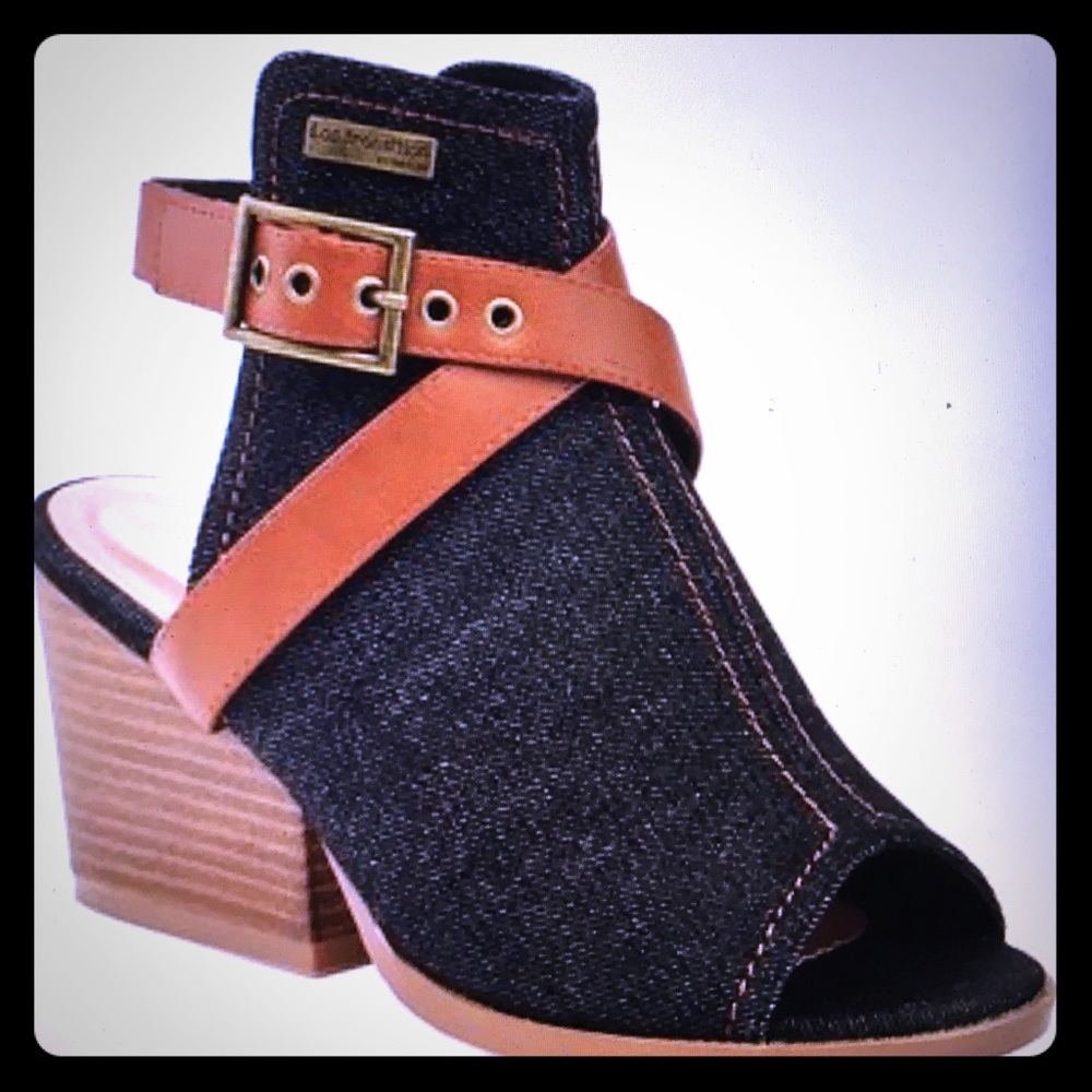 Extreme by Eddie Marc. Black Lala Sandal 7