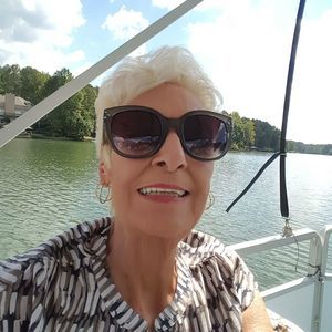 Meet your Posher, Rowena