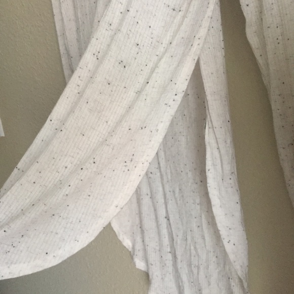 Super soft lightweight BKE cutout long sleeve XS - Picture 5 of 6