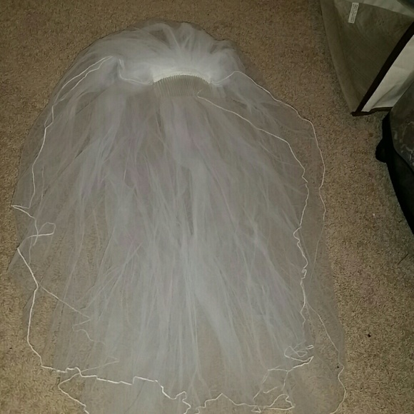 Classic David\'s Bridal bridal Double layer veil
