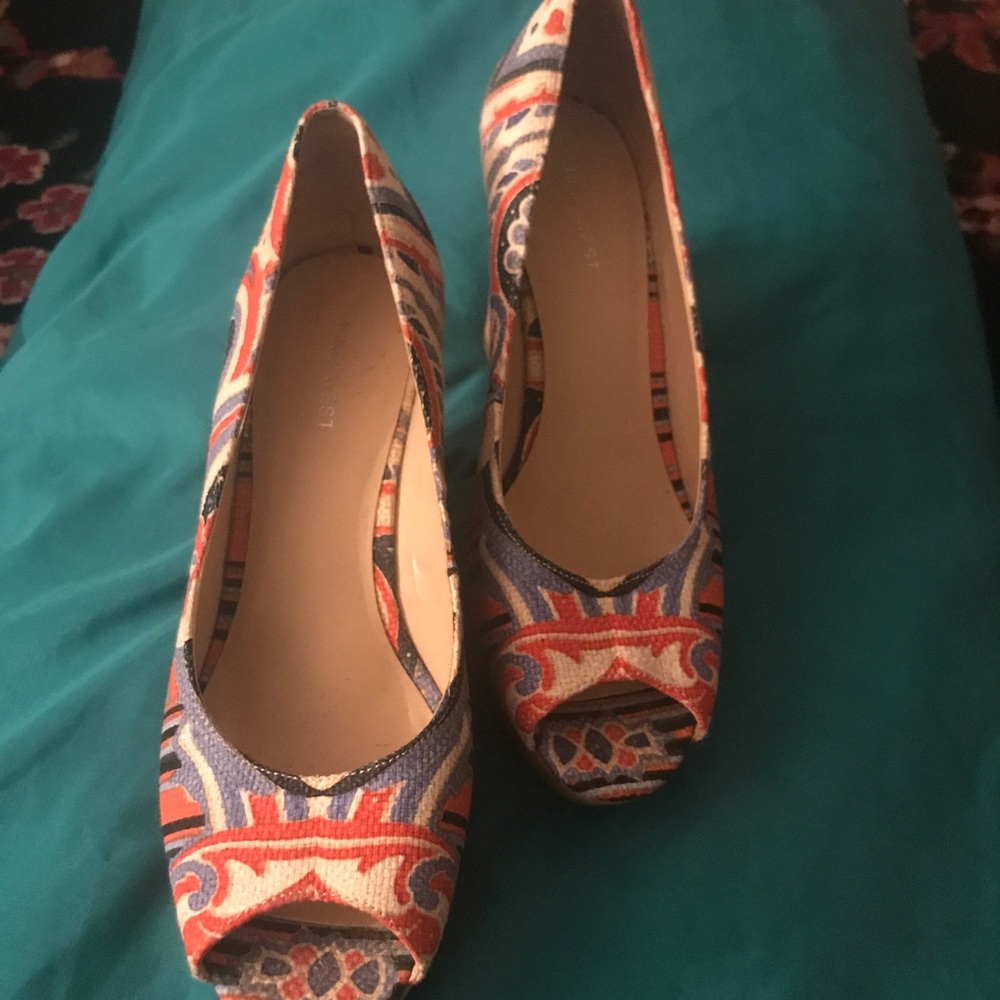 Multicolored Nine West gently worn shoes!