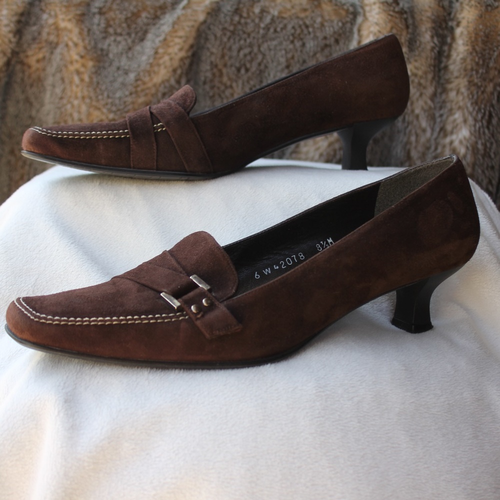 STUART WEITZMAN BROWN SUEDE KITTEN HEEL SZ 8.5M