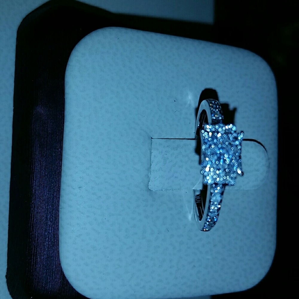 Brand New Diamond Cluster Ring BLACK FRIDAY SALES