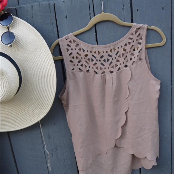 Lasercut split back blouse - Picture 2 of 2