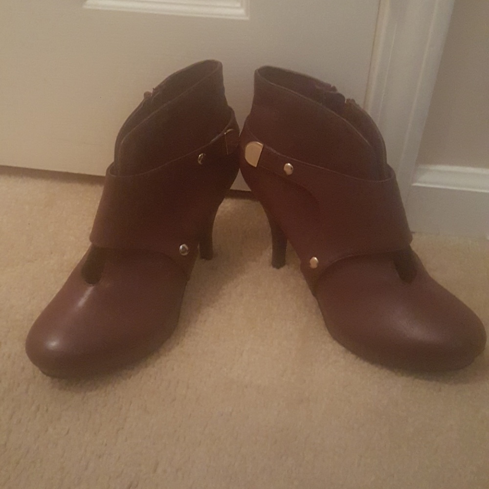 Boots - Picture 2 of 5