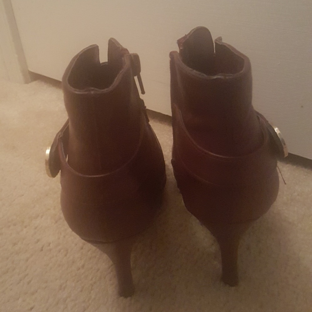Boots - Picture 3 of 5