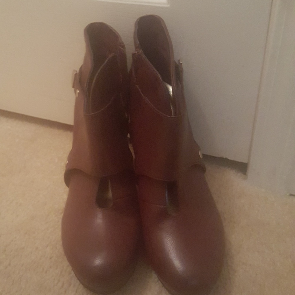 Boots - Picture 4 of 5