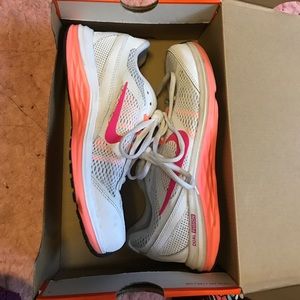 Nike dual fusion 6.5